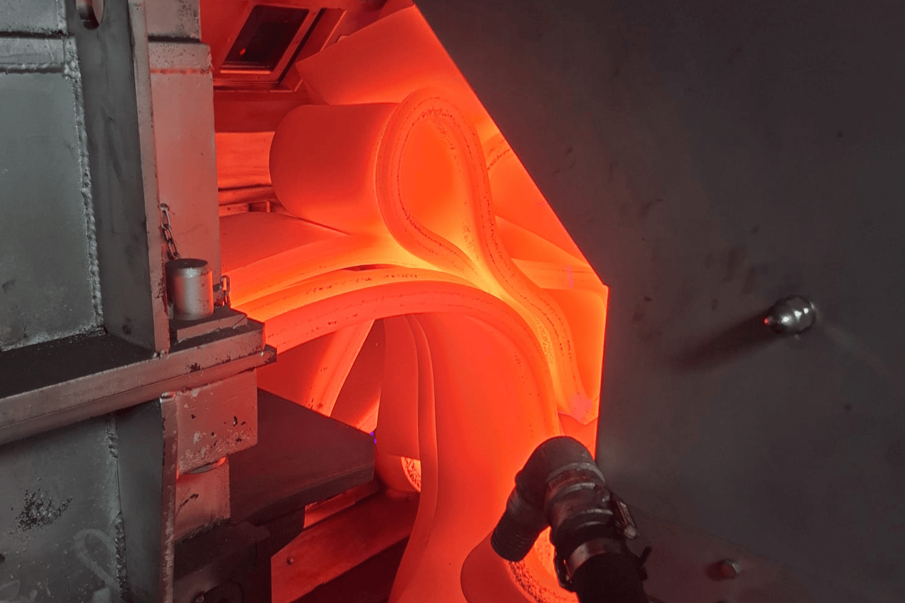 Hot flat steel profile backed up in the PROFILEMASTER® SPS